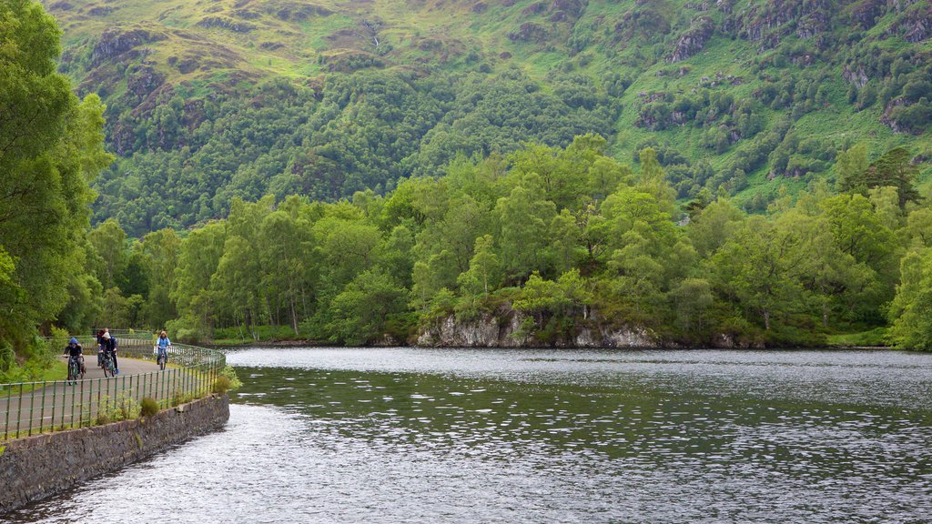 Loch Katrine fasiliteter samt innsjø og skoglandskap