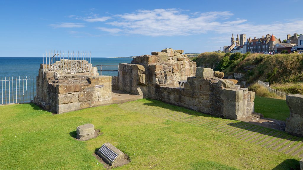 Castelo de St. Andrews que inclui elementos de patrimônio e arquitetura de patrimônio