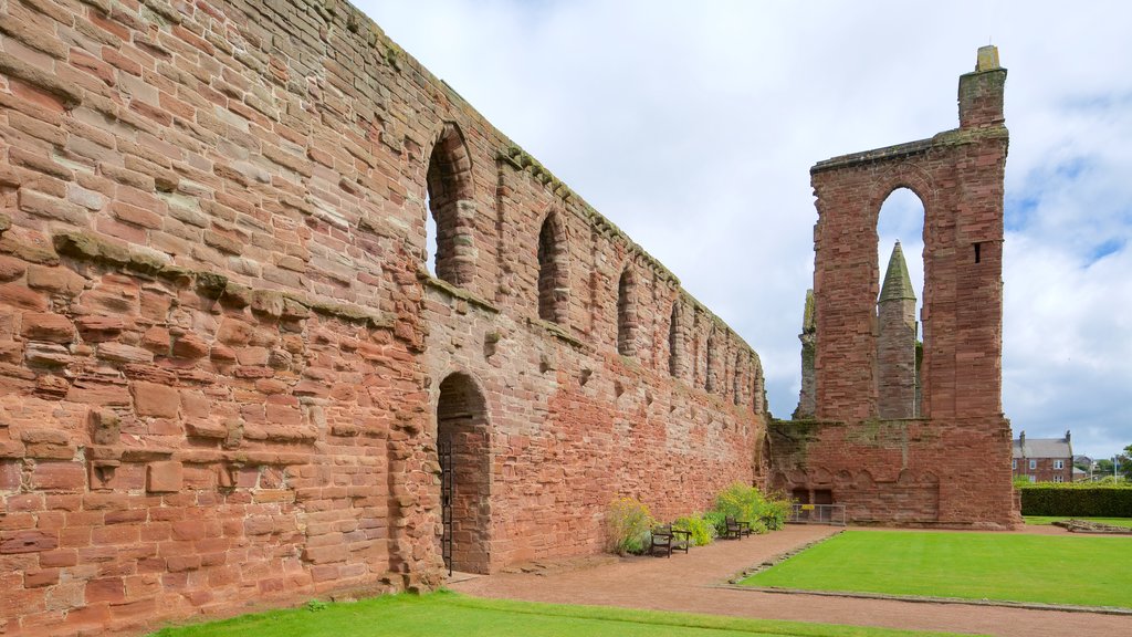 Arbroath Abbey som omfatter historiske bygningsværker og kulturarvsgenstande