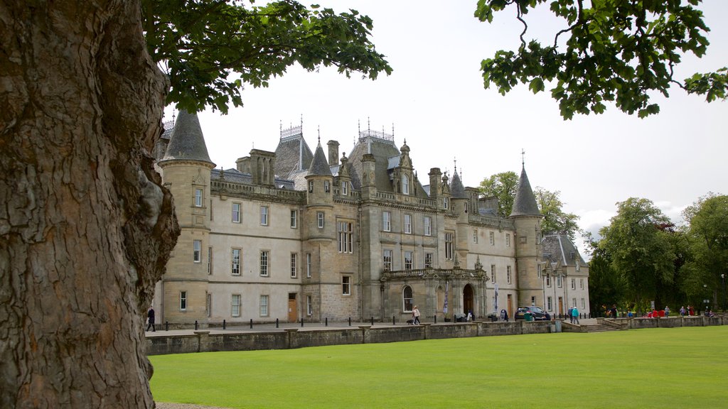 Callendar House mostrando castillo o palacio y elementos patrimoniales