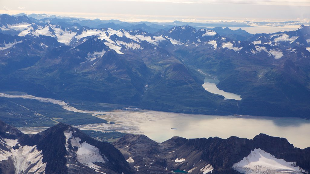 Chugach State Park showing mountains and snow