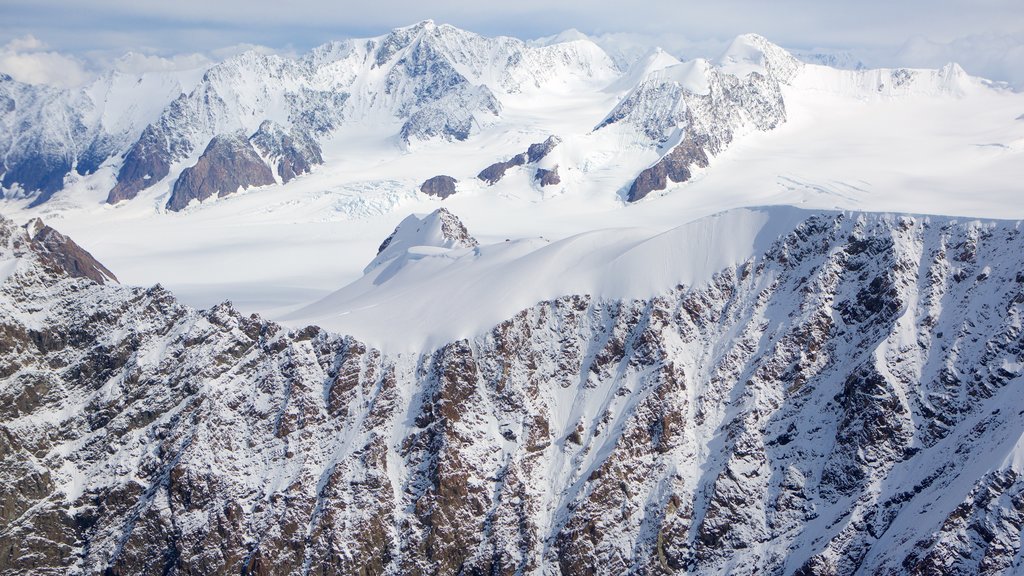 Parc d\'État de Chugach montrant neige et montagnes