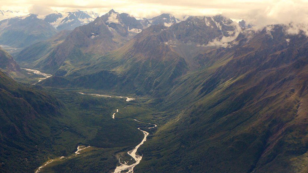 Parque estatal Chugach ofreciendo montañas