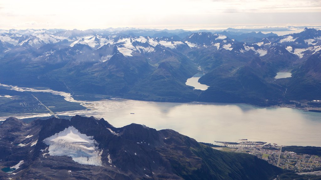 Chugach State Park showing mountains, snow and a river or creek