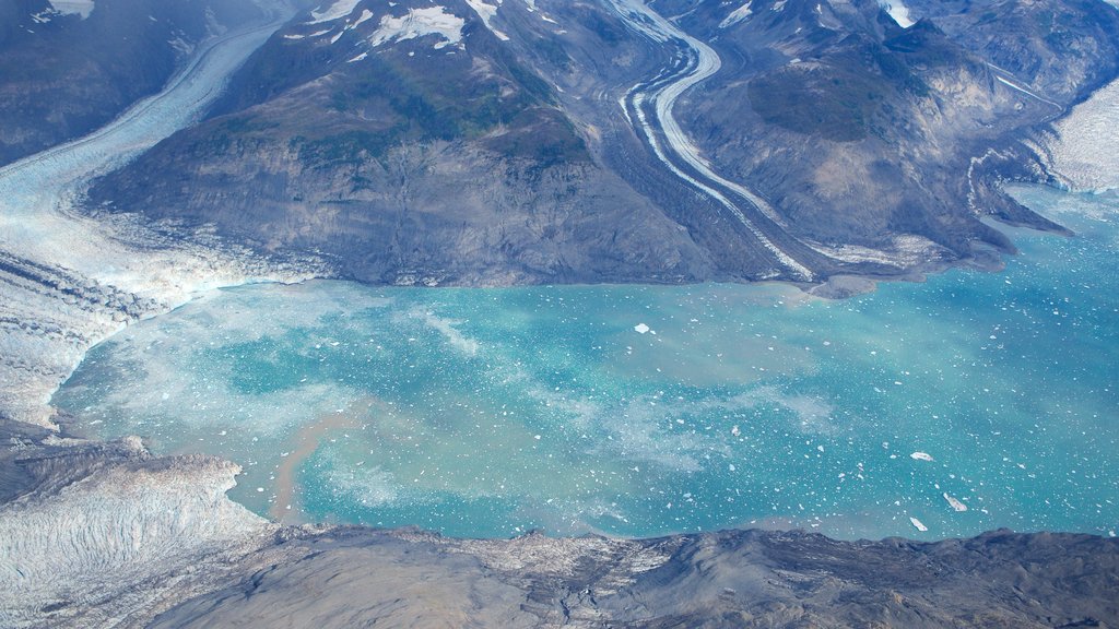 Parc d\'État de Chugach mettant en vedette lac ou étang et neige