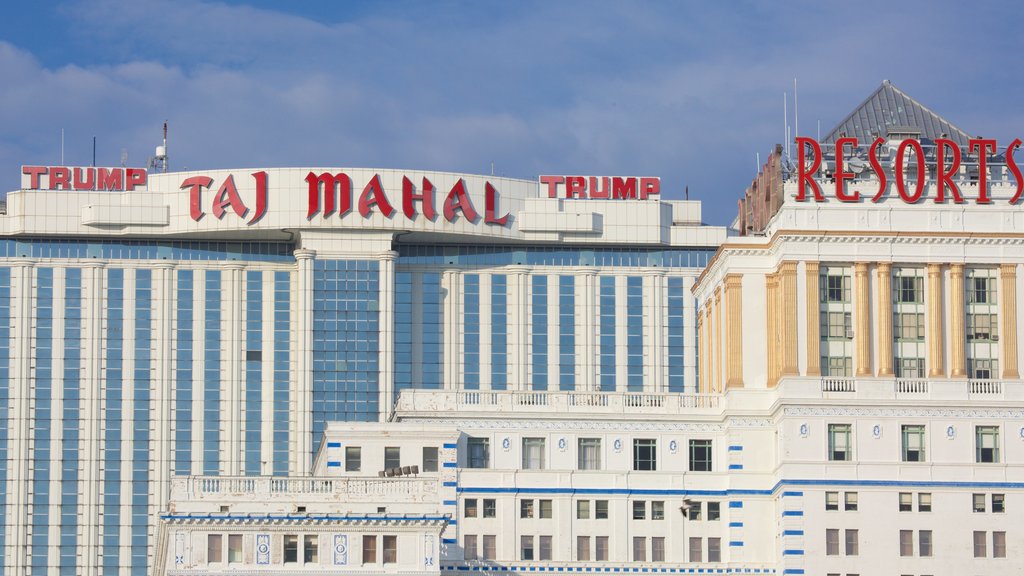 Atlantic City Boardwalk showing cbd