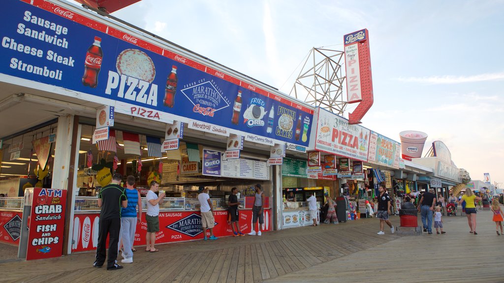 Seaside Heights som viser udendørs spisning, gadeliv og skiltning