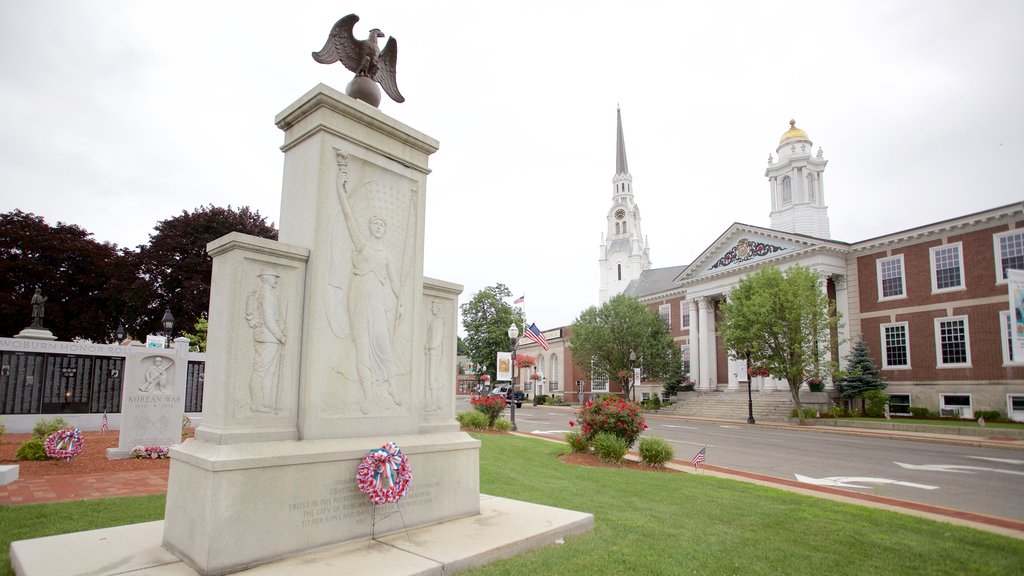 Woburn showing a monument and an administrative building