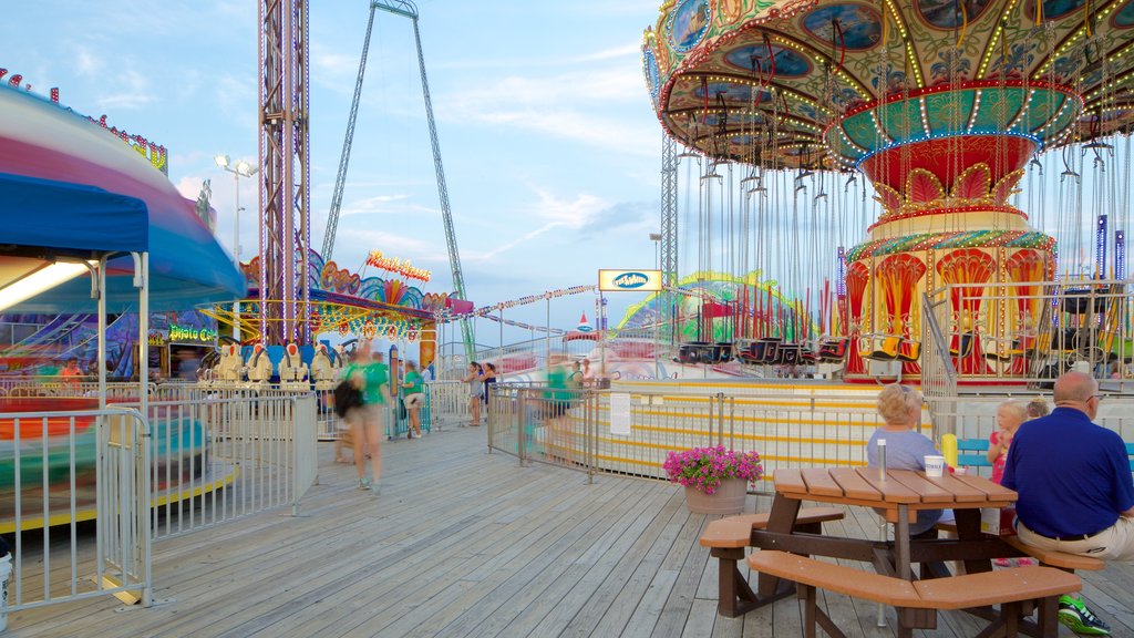 Casino Pier showing a festival