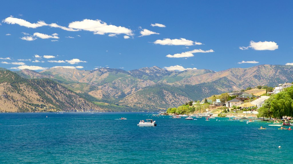 Lake Chelan showing mountains, landscape views and a coastal town