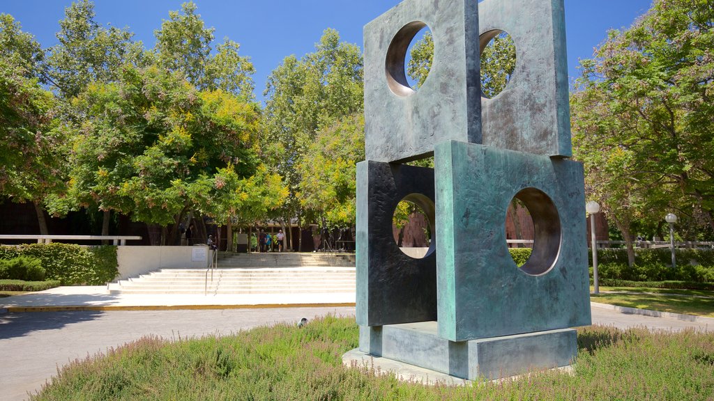 Norton Simon Museum showing a statue or sculpture