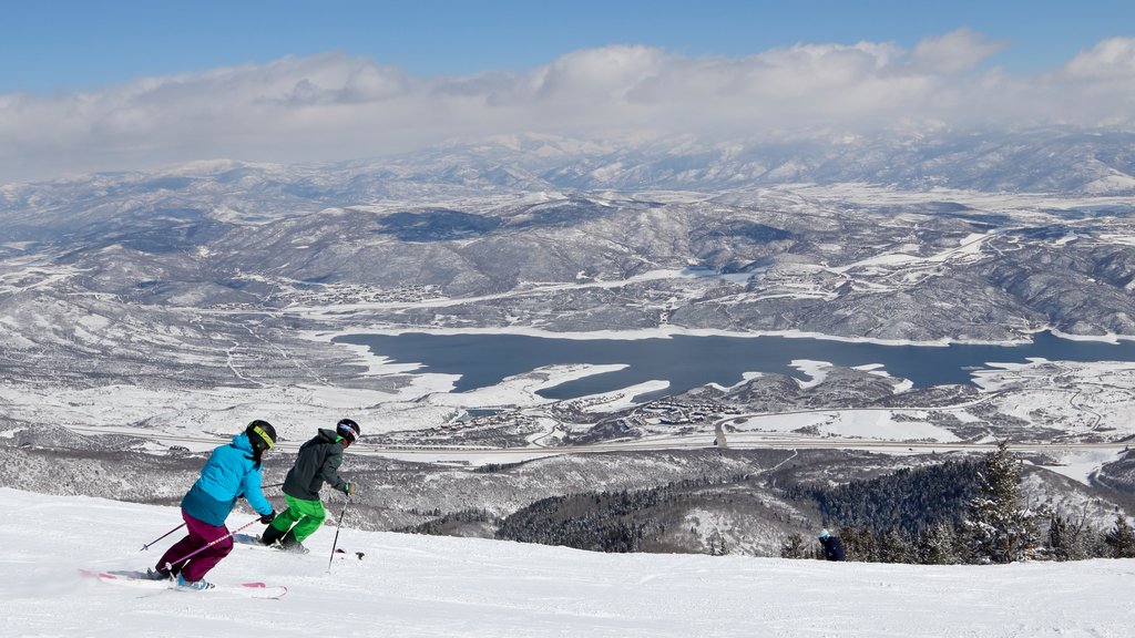 Deer Valley Resort which includes snow, mountains and snow skiing