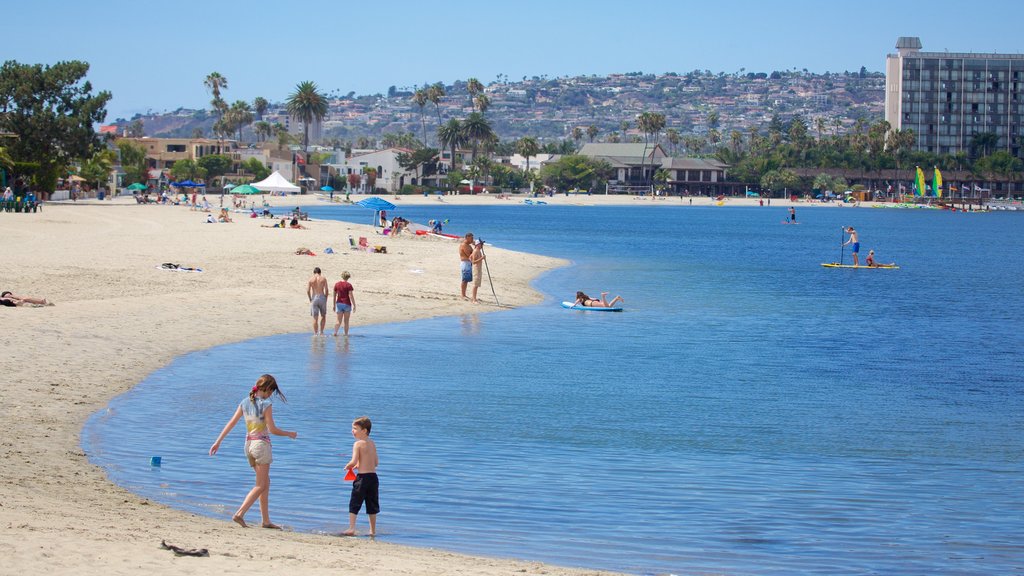 Mission Bay som viser en sandstrand