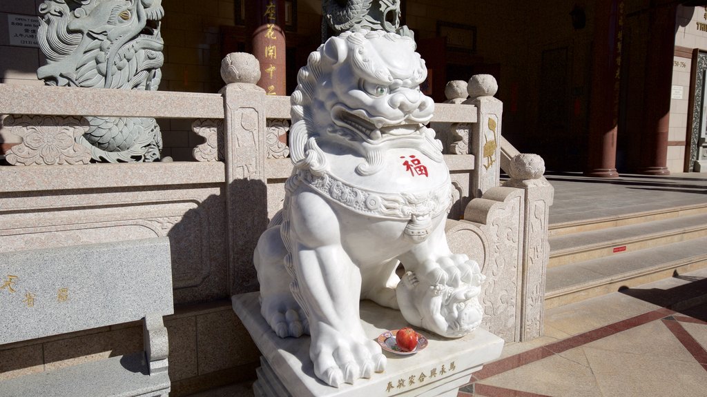 Chinatown caracterizando uma estátua ou escultura