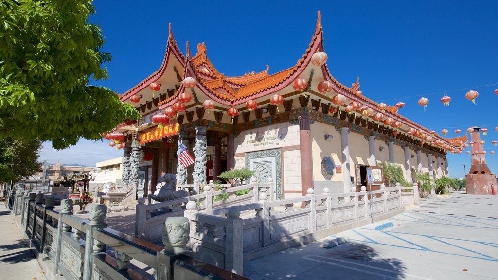 Chinatown featuring a square or plaza