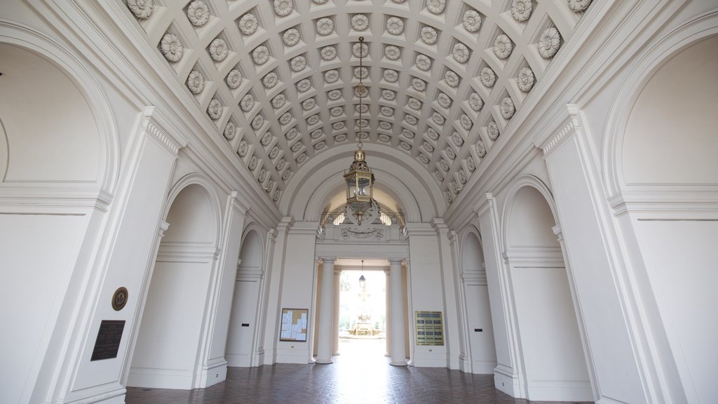 Hôtel de ville de Pasadena mettant en vedette scènes intérieures