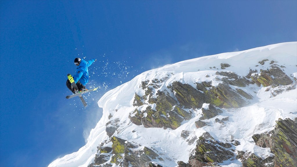 Área de esqui Encamp-Grandvalira mostrando neve e esqui na neve