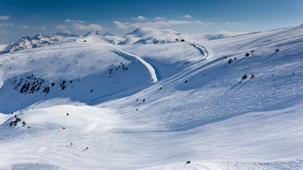 Encamp-Grandvalira Ski Area showing snow and mountains