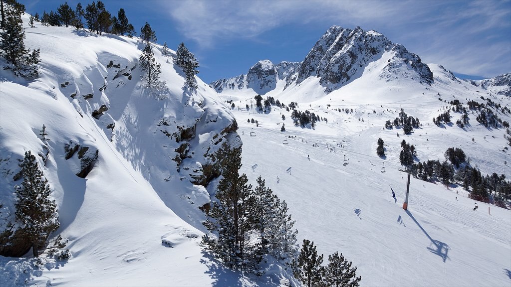 Encamp-Grandvalira skidort som visar snö och berg