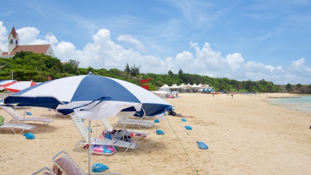 Playa Nirai que incluye una playa