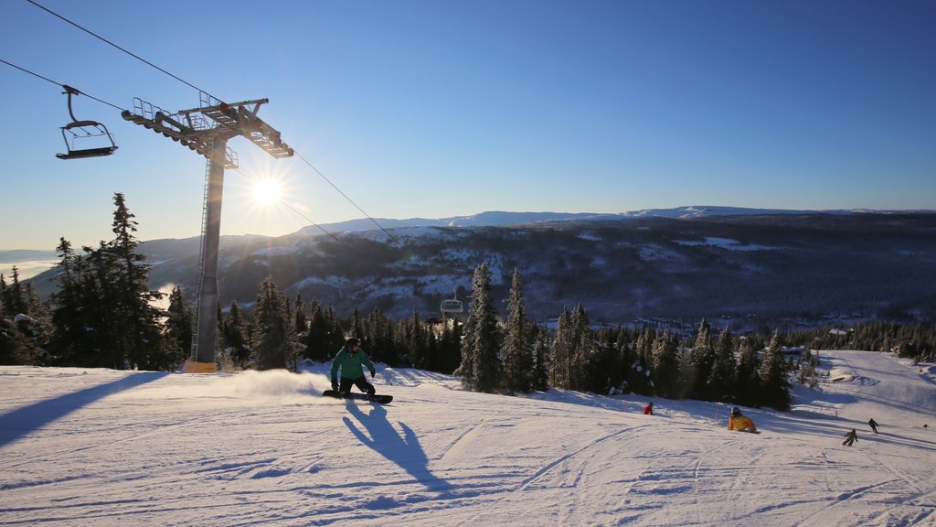 Kvitfjell featuring a sunset, snow skiing and a gondola