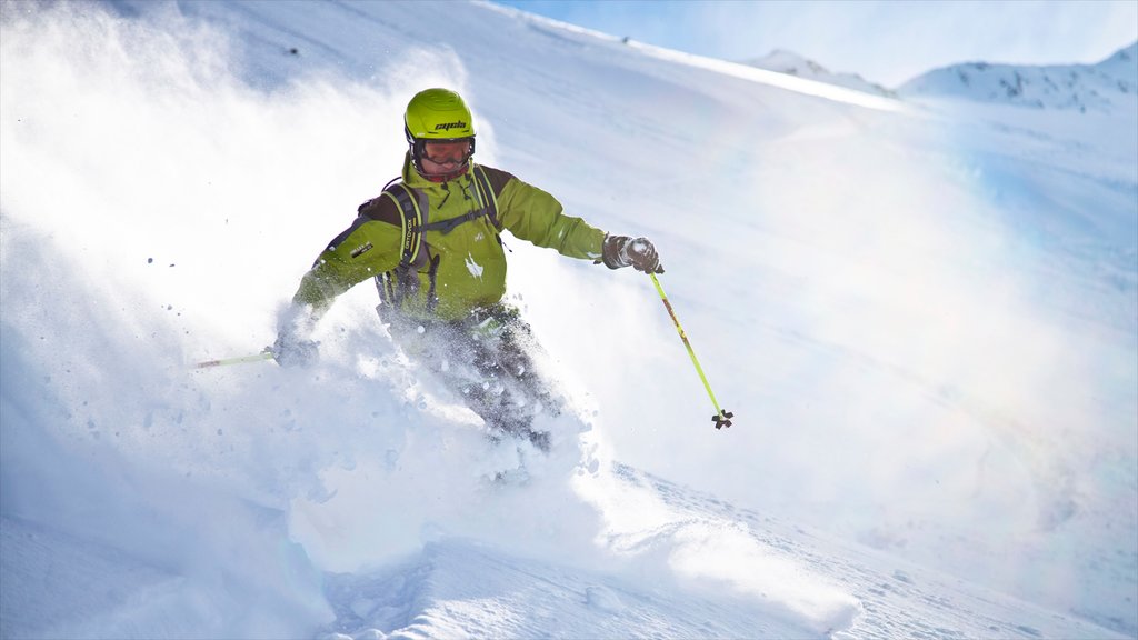 Formigal Ski Resort showing snow skiing and snow