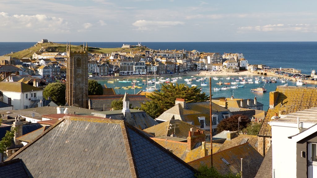 St Ives mostrando una bahía o puerto, vistas generales de la costa y una ciudad costera