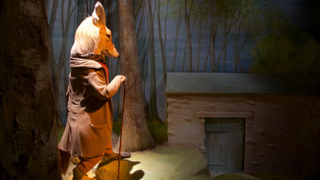 World of Beatrix Potter toont kunst en een standbeeld of beeldhouwwerk