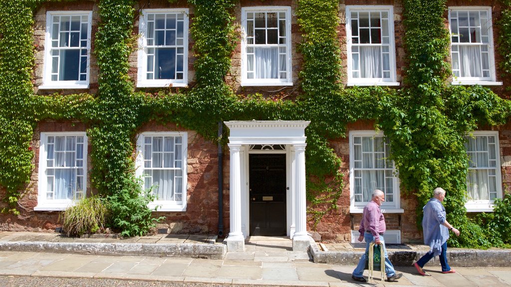 Exeter mostrando una pequeña ciudad o pueblo y una casa