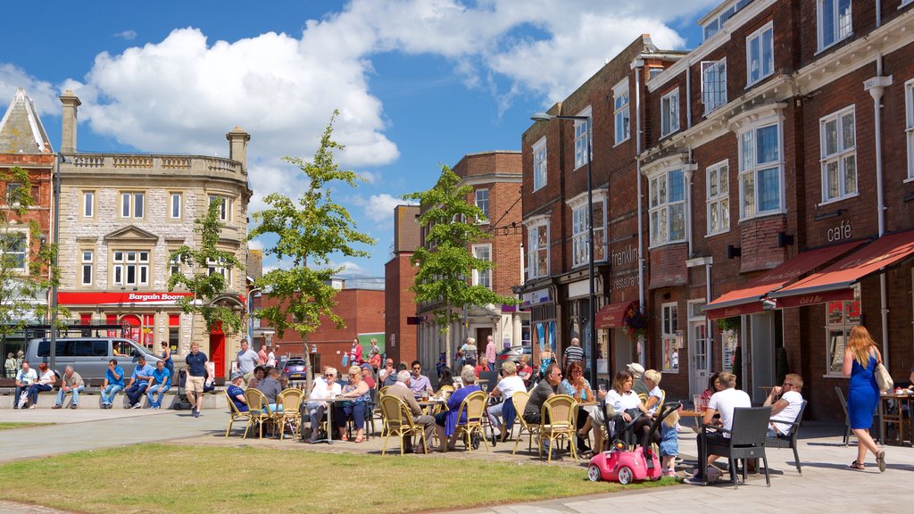 Exmouth featuring street scenes, outdoor eating and a coastal town