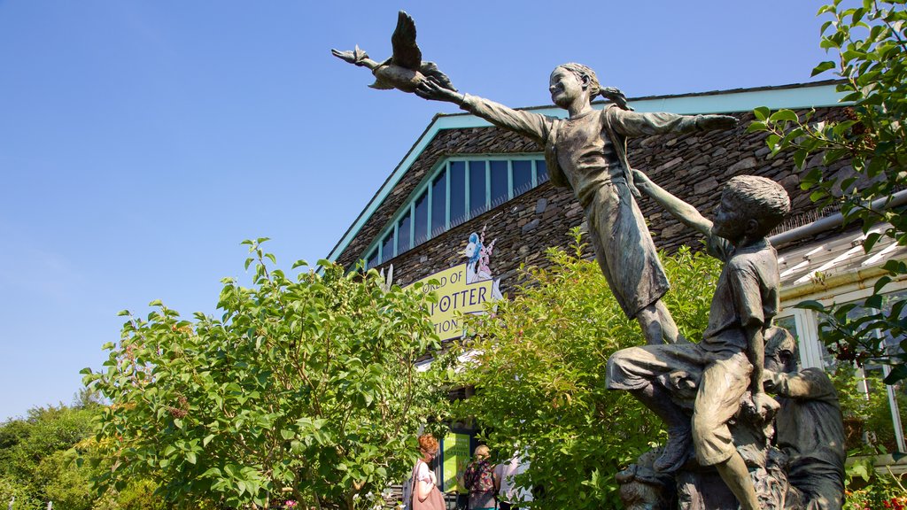 El mundo de Beatrix Potter mostrando una estatua o escultura