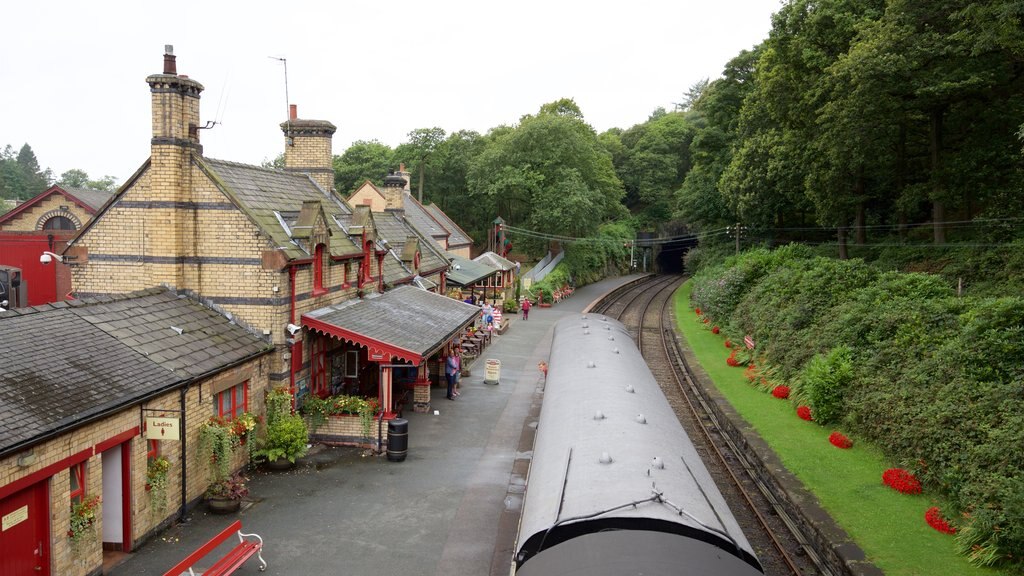 Lakeside showing railway items and heritage architecture