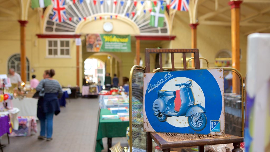 Pannier Market showing interior views, markets and signage