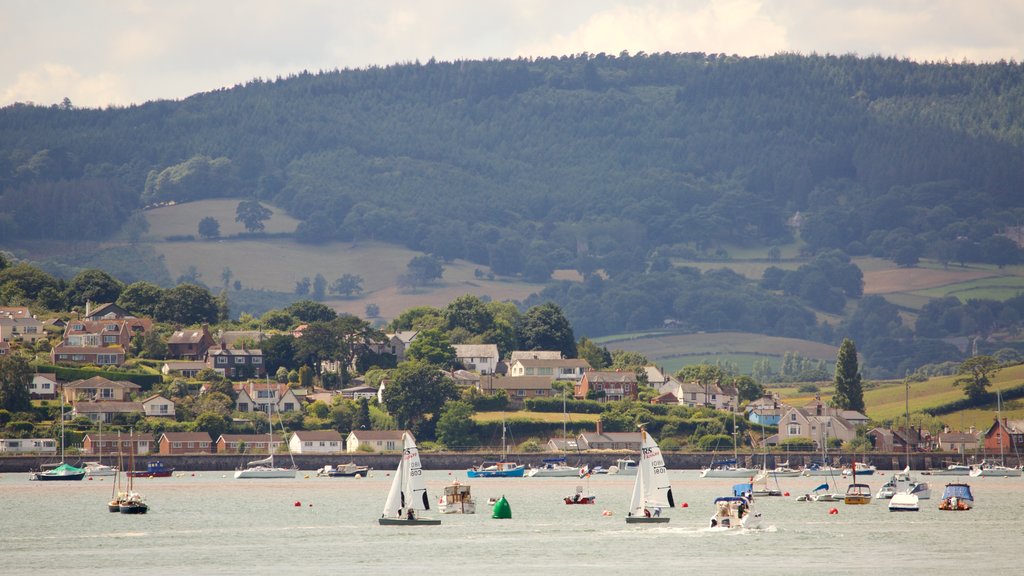 Exmouth ofreciendo paseos en lancha, una ciudad costera y vistas generales de la costa