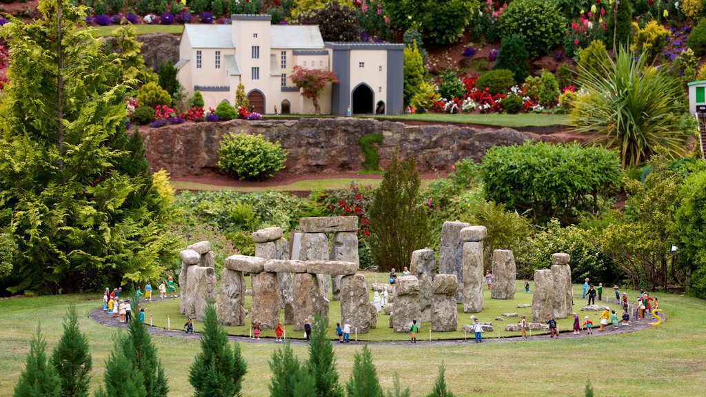 Babbacombe Model Village and Gardens which includes a park and flowers as well as a large group of people