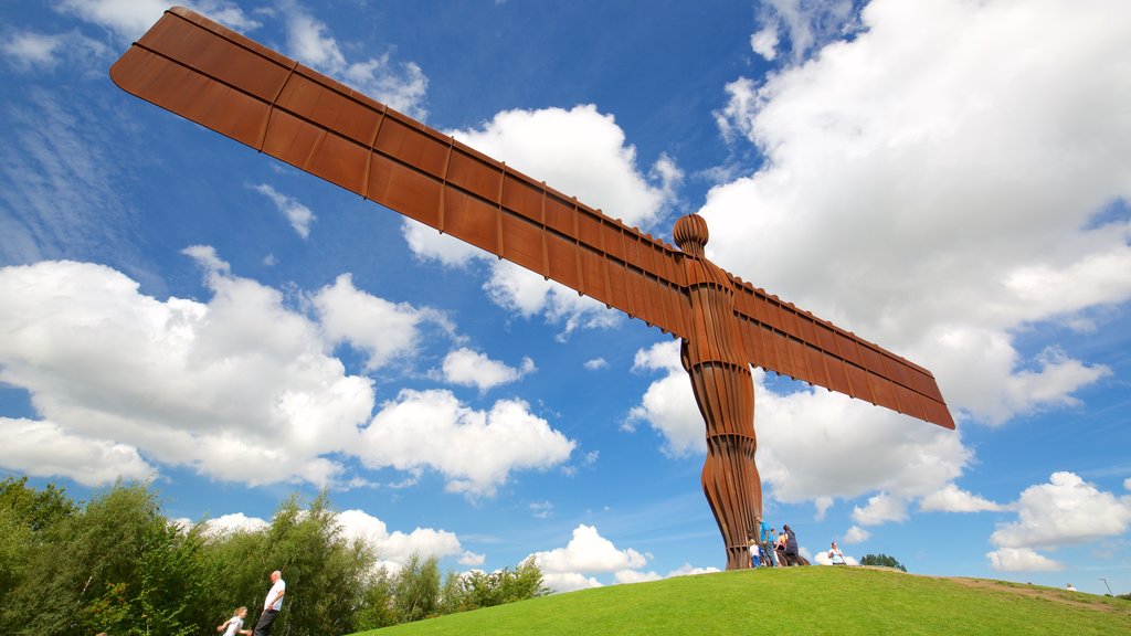 Angel of the North showing outdoor art and a monument