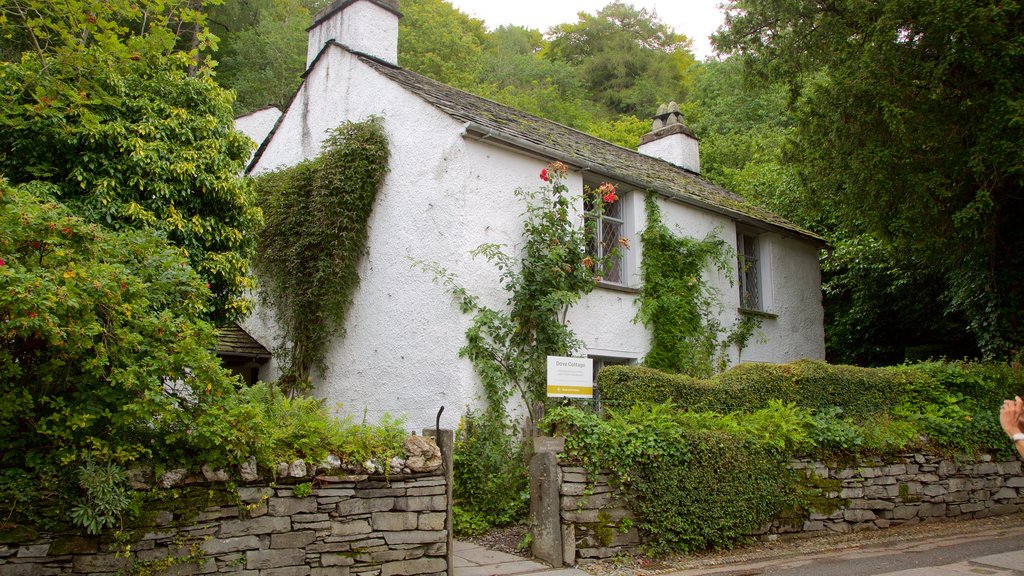 Dove Cottage que incluye una casa, un parque y elementos del patrimonio