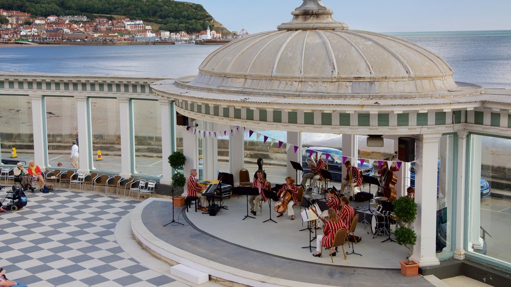 Spa de Scarborough mostrando arte escénico, escenas de teatro y vista general a la costa