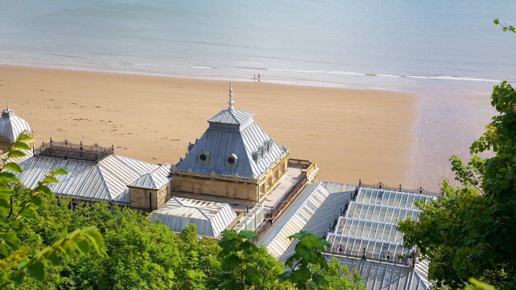 Scarborough Spa showing heritage architecture, a sandy beach and a day spa