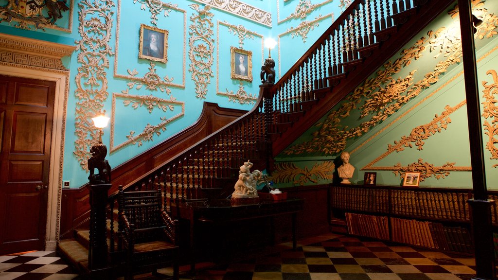 Powderham Castle toont historisch erfgoed, interieur en kasteel of paleis