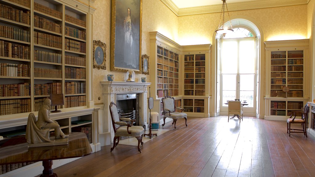 Powderham Castle qui includes vues intérieures, patrimoine historique et château ou palais