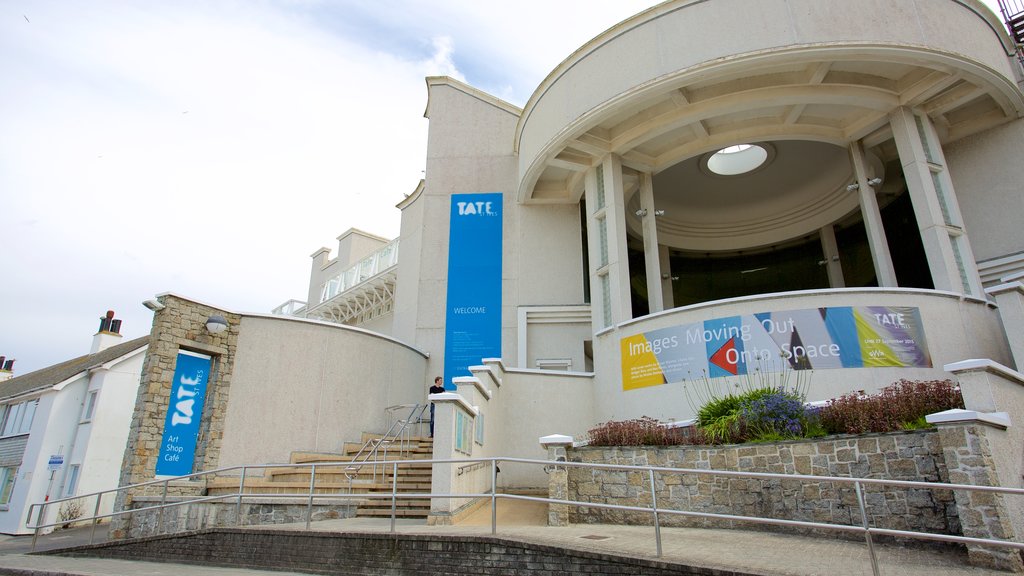 Tate St. Ives que inclui arquitetura de patrimônio e sinalização