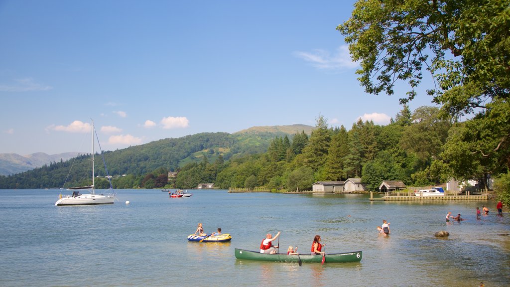 Lake District Visitor Centre at Brockhole caracterizando vela, um lago ou charco e caiaque ou canoagem