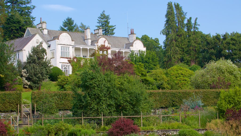 Lake District Visitor Centre at Brockhole showing heritage elements, a park and a house