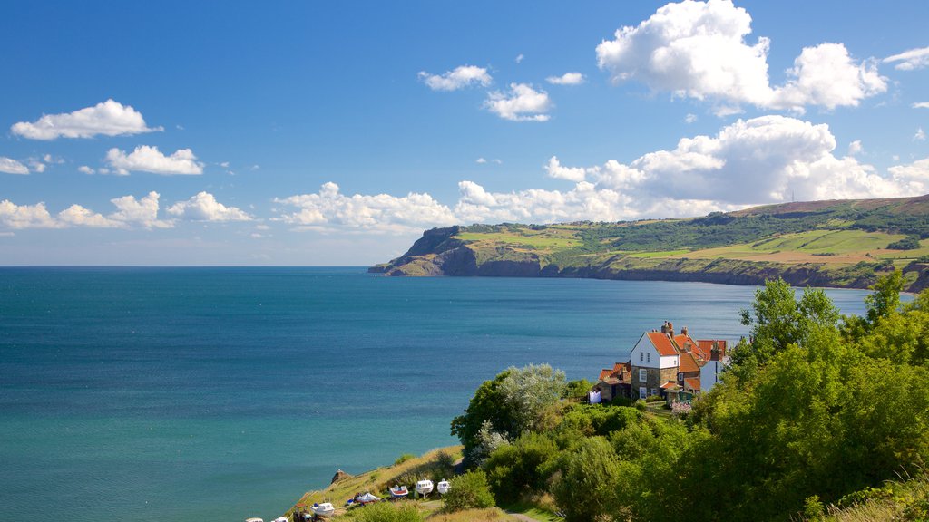 Playa de Robin Hood\'s Bay mostrando escenas tranquilas, una casa y vistas generales de la costa