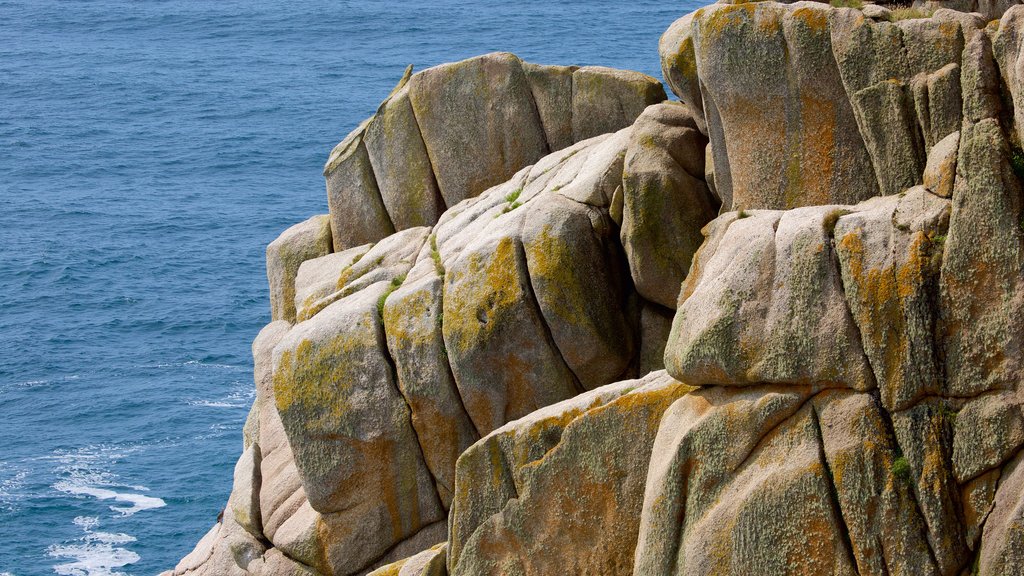 Logan\'s Rock showing general coastal views