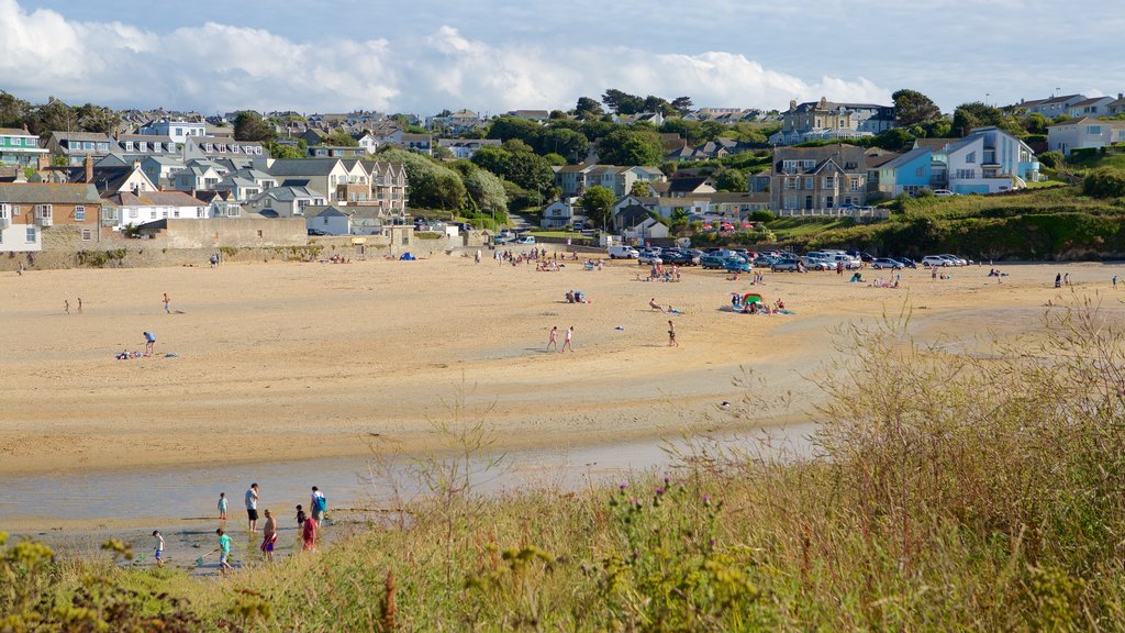 Porth Beach showing general coastal views and a coastal town