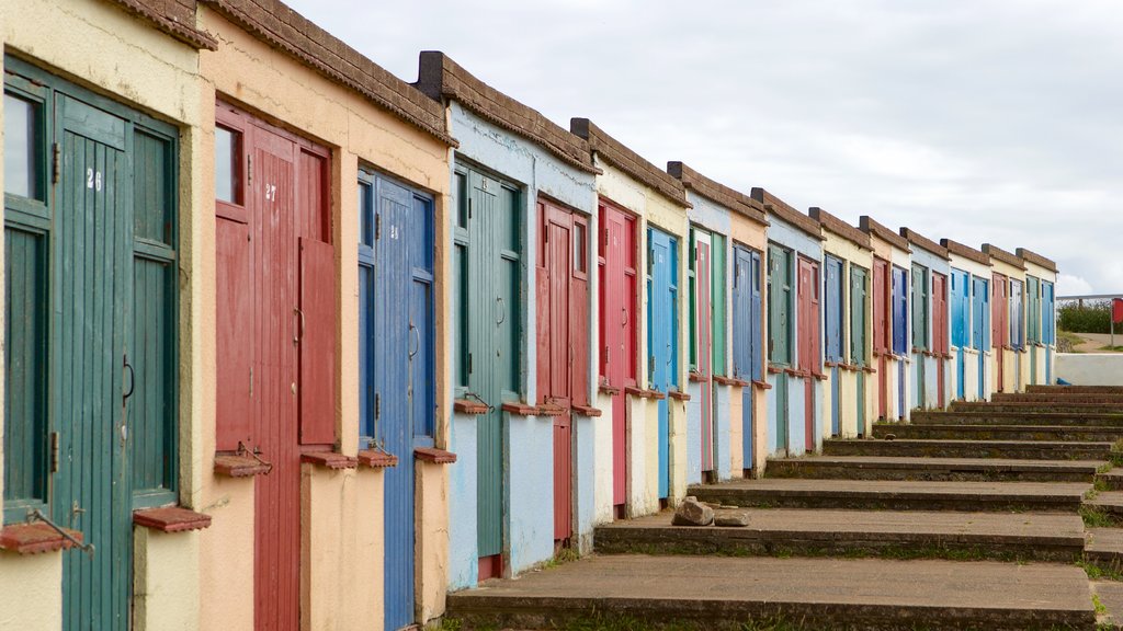 Plage de Crooklets montrant paysages côtiers et une ville côtière