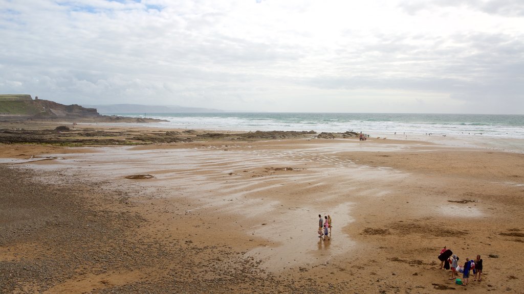 Playa de Crooklets ofreciendo vistas generales de la costa