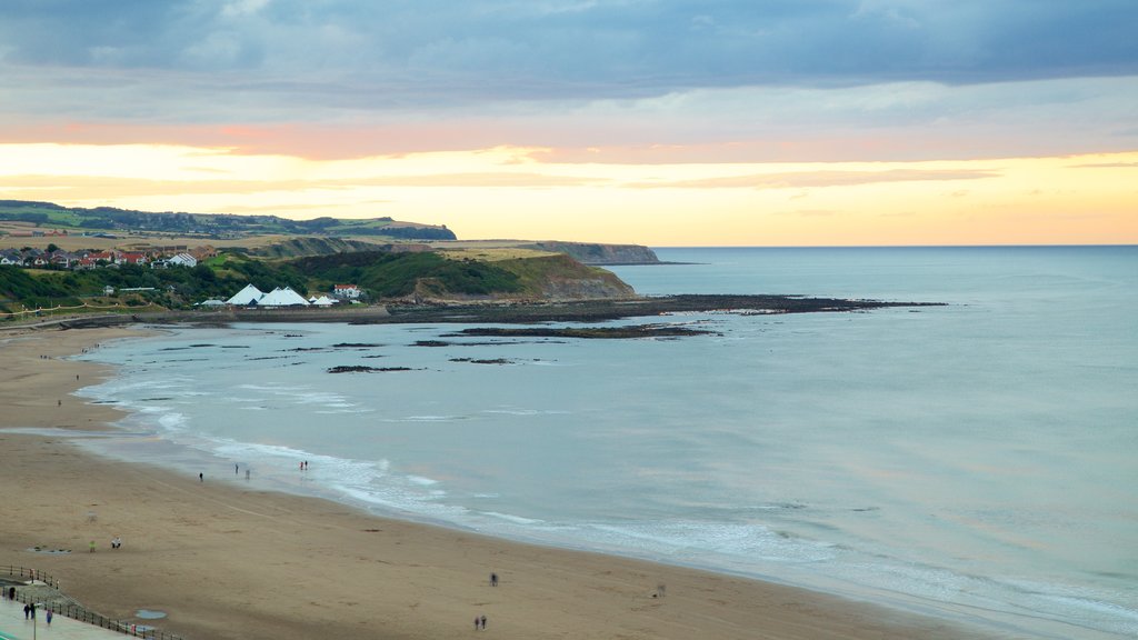 Playa de North Bay que incluye una puesta de sol, vistas de paisajes y una playa de arena